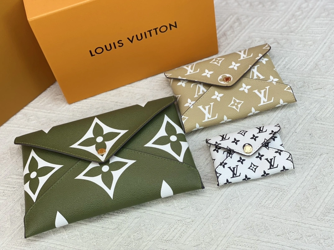 Resilient 7558 Louis Vuitton AAA Quality Wallets For Women - Image 3