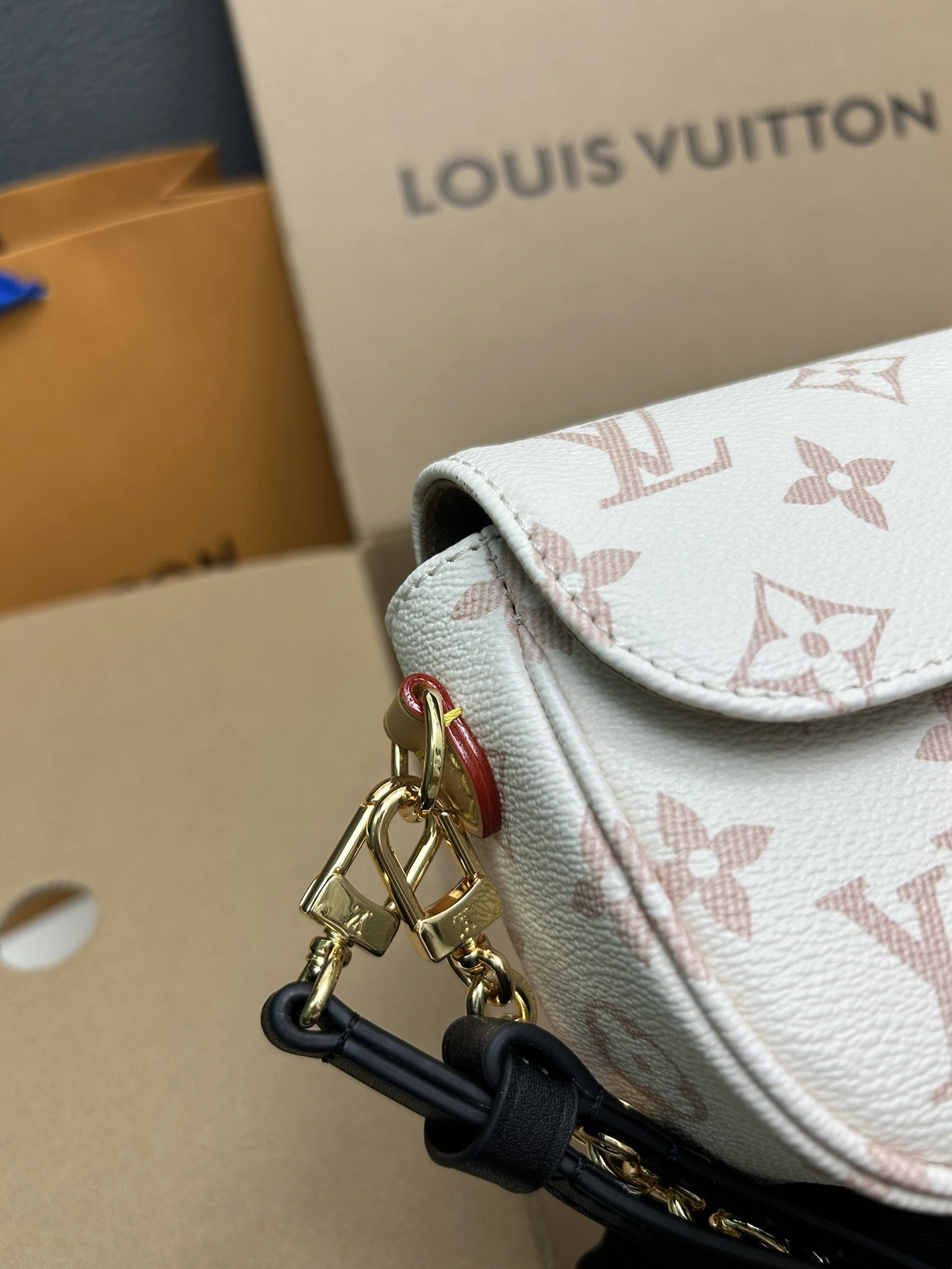 Sleek 2350 Louis Vuitton AAA Quality Shoulder Bags For Women - Image 6