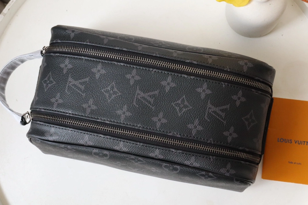 Sleek 4007 Louis Vuitton AAA Quality Handbags For Women - Image 7