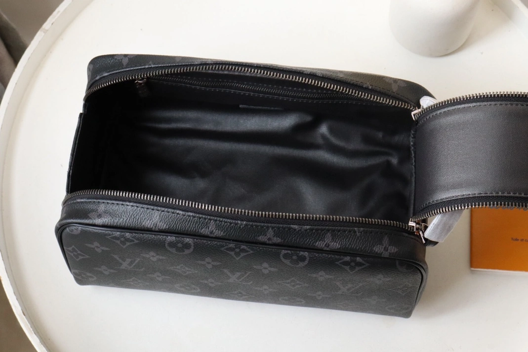 Sleek 4007 Louis Vuitton AAA Quality Handbags For Women - Image 8