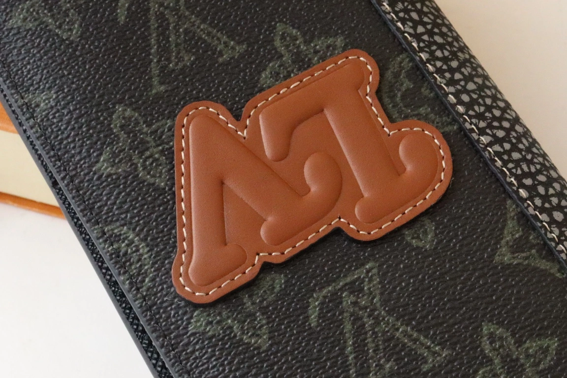 Sleek 880 Louis Vuitton AAA Quality Wallets For Unisex - Image 4