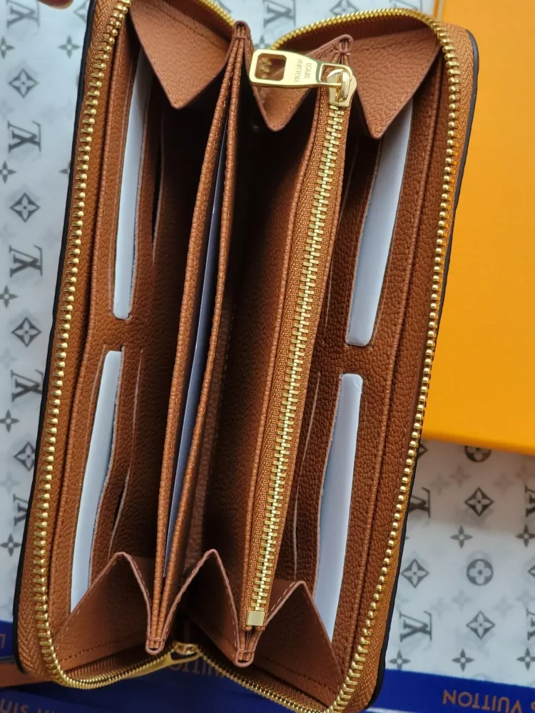 Sleek 9653 Louis Vuitton AAA Quality Card Case - Image 5