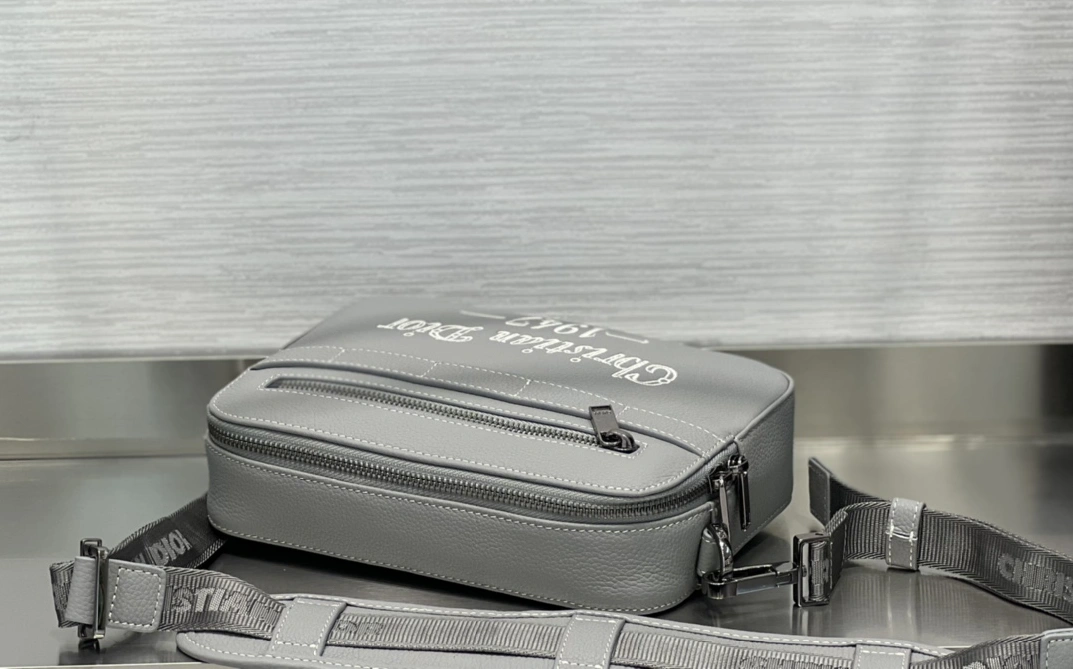 Soft 2013 Christian Dior AAA Man Messenger Bags - Image 5