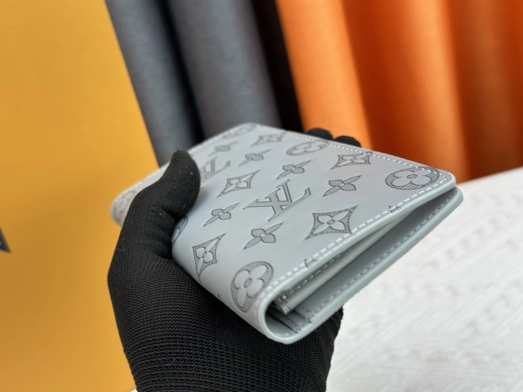 Soft 3268 Louis Vuitton LV Card Case - Image 5