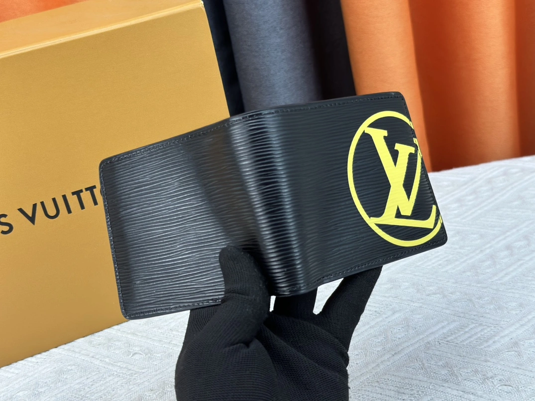 Sophisticated 208 Louis Vuitton LV Wallets For Unisex - Image 7