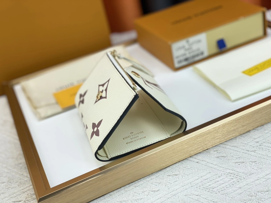 Sophisticated 3266 Louis Vuitton AAA Quality Wallets - Image 6