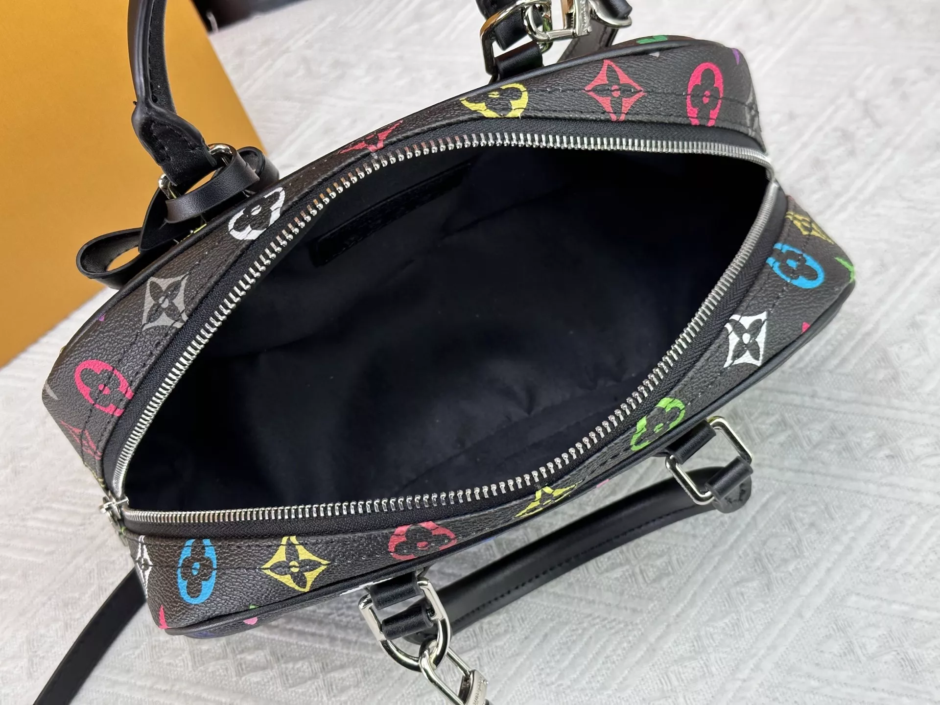 Sophisticated 8062 Louis Vuitton AAA Quality Handbags For Women - Image 8