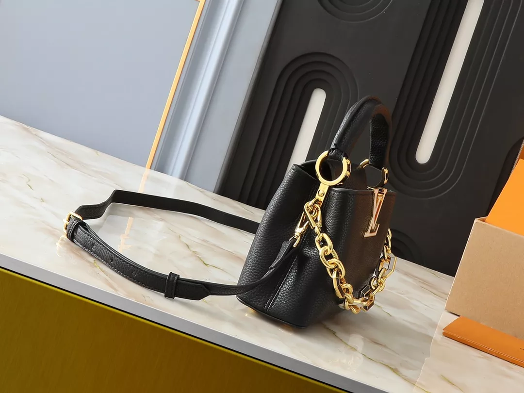 Sophisticated 9602 Louis Vuitton AAA Quality Messenger Bags For Women