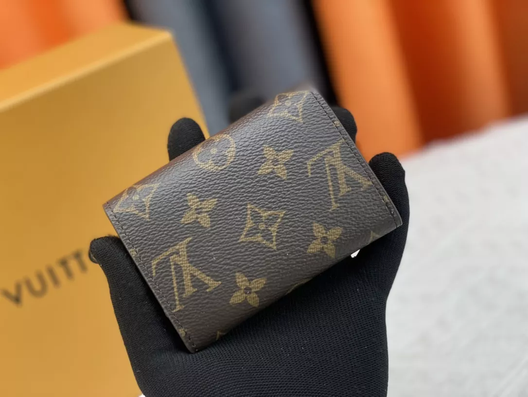 SportInspired 7865 Louis Vuitton LV Card Case - Image 3