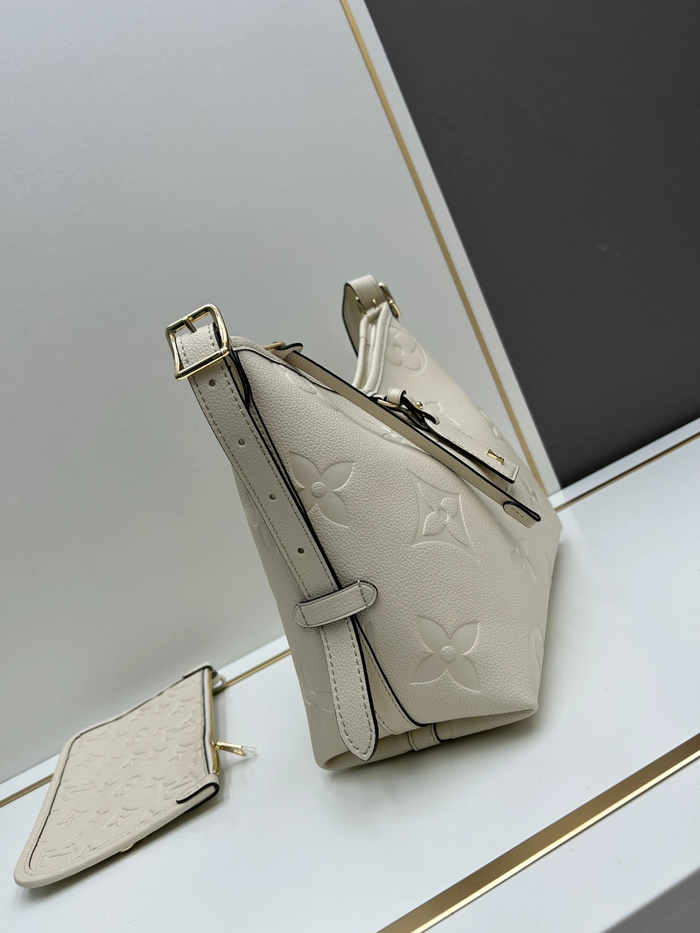 StreetReady 1962 Louis Vuitton AAA Quality Shoulder Bags For Women - Image 3