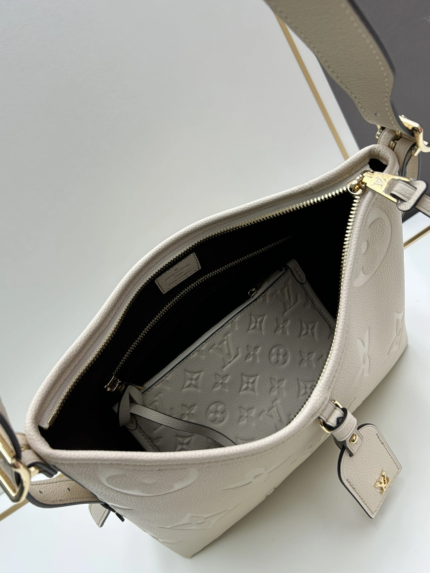 StreetReady 1962 Louis Vuitton AAA Quality Shoulder Bags For Women - Image 8