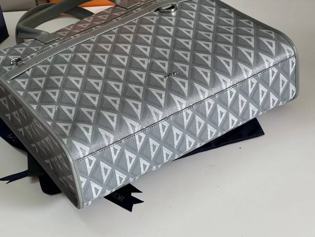 Stylish 701 Christian Dior AAA Man Handbags - Image 5