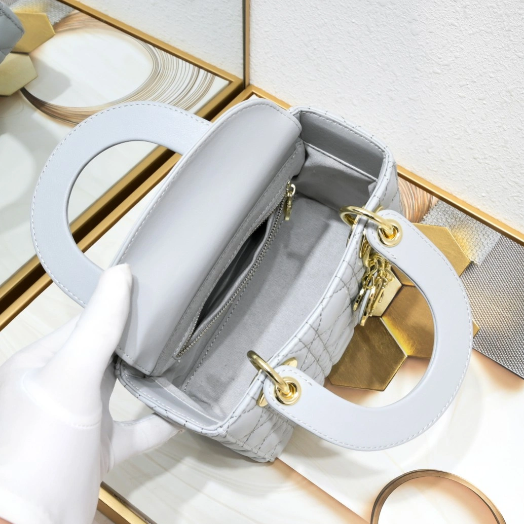 Stylish 8940 Christian Dior AAA Handbags For Women - Image 7