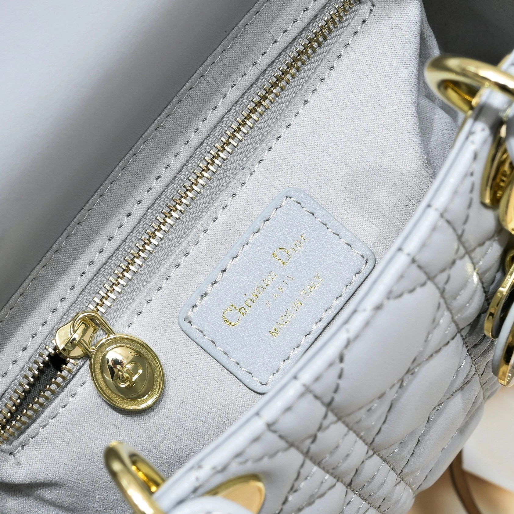 Stylish 8940 Christian Dior AAA Handbags For Women - Image 8