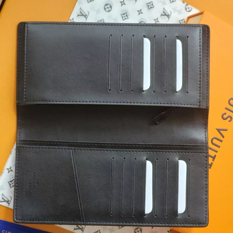Timeless 905 Louis Vuitton AAA Quality Wallets For Men - Image 5