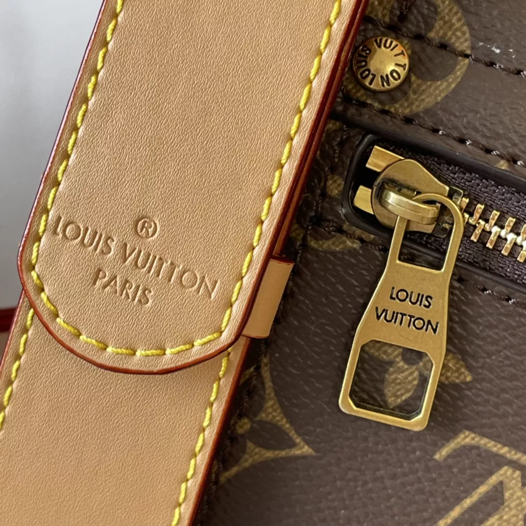 Trendsetting 2000 Louis Vuitton AAA Quality Messenger Bags For Unisex - Image 7