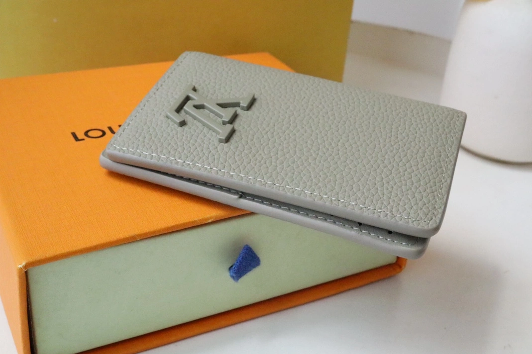 Trendsetting 4546 Louis Vuitton AAA Quality Card Case - Image 3