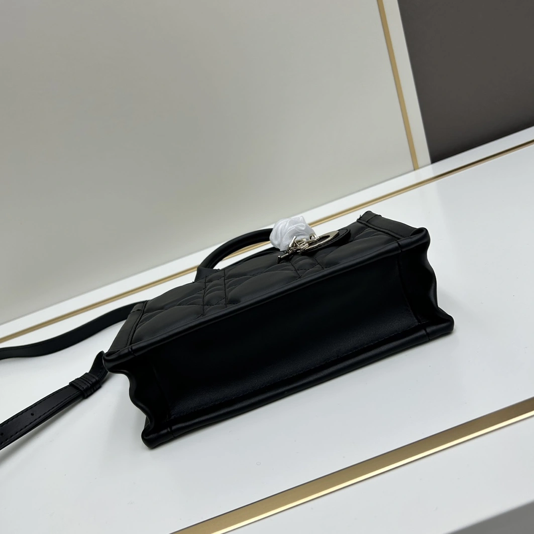 Trendsetting 4663 Christian Dior AAA Quality Handbags For Women - Image 5