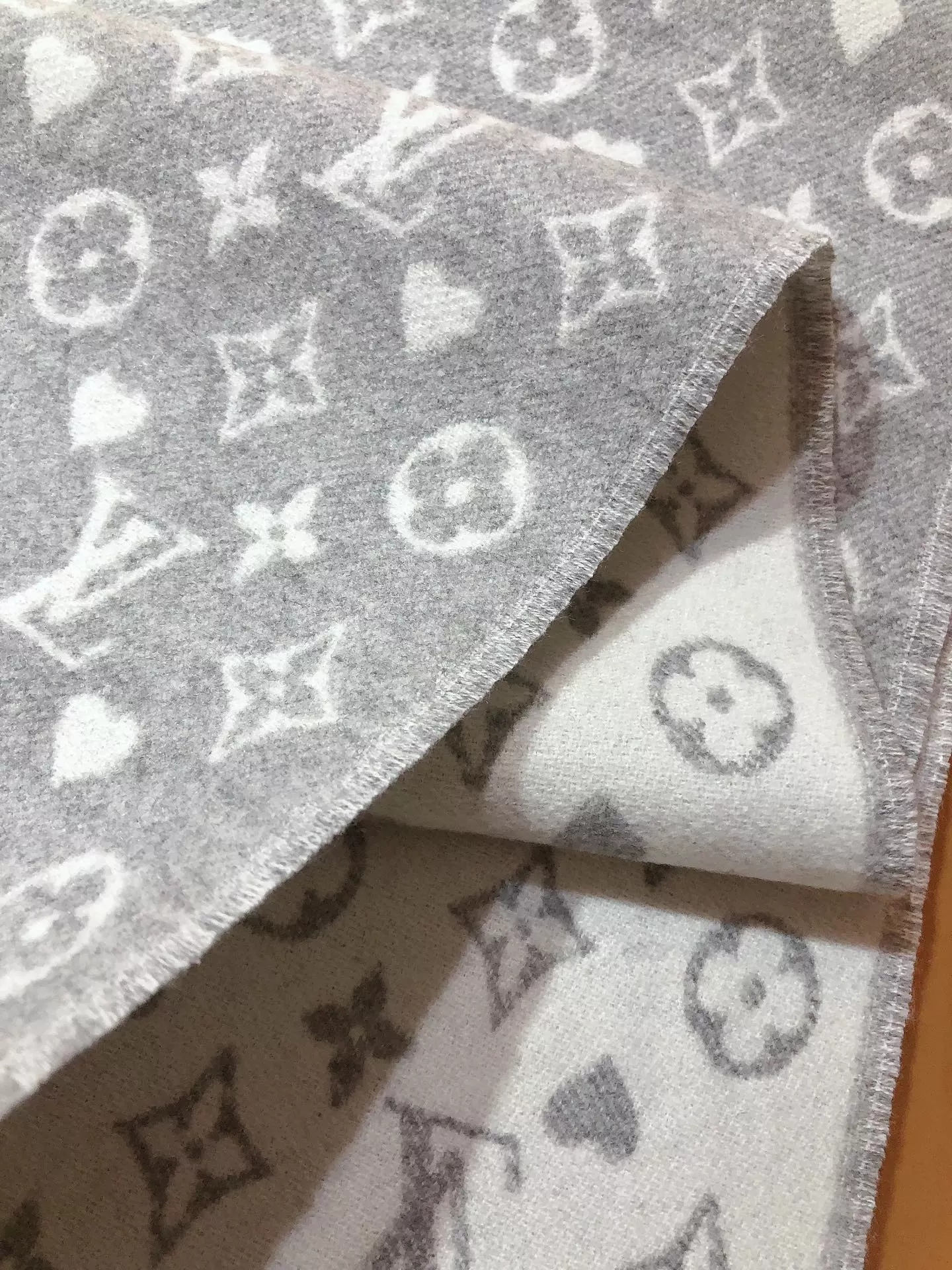 Trendsetting 5342 Louis Vuitton Scarf For Women - Image 6