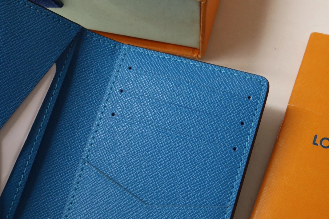 Unique 4405 Louis Vuitton LV Card Case - Image 7