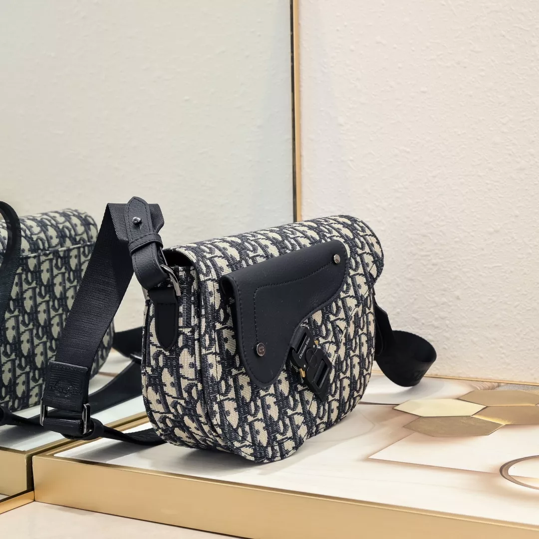 Unique 6926 Christian Dior AAA Man Messenger Bags