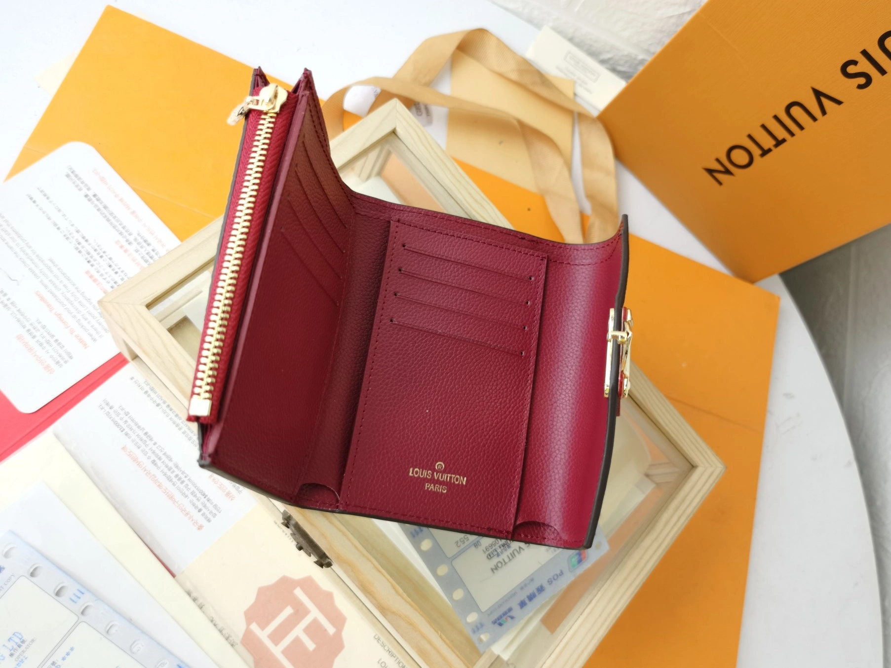 UrbanStyle 3044 Louis Vuitton LV Card Case For Women - Image 6