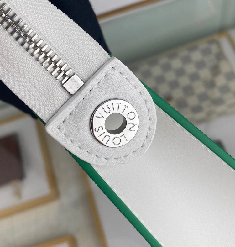 UrbanStyle 3221 Louis Vuitton AAA Quality Wallets For Unisex - Image 3