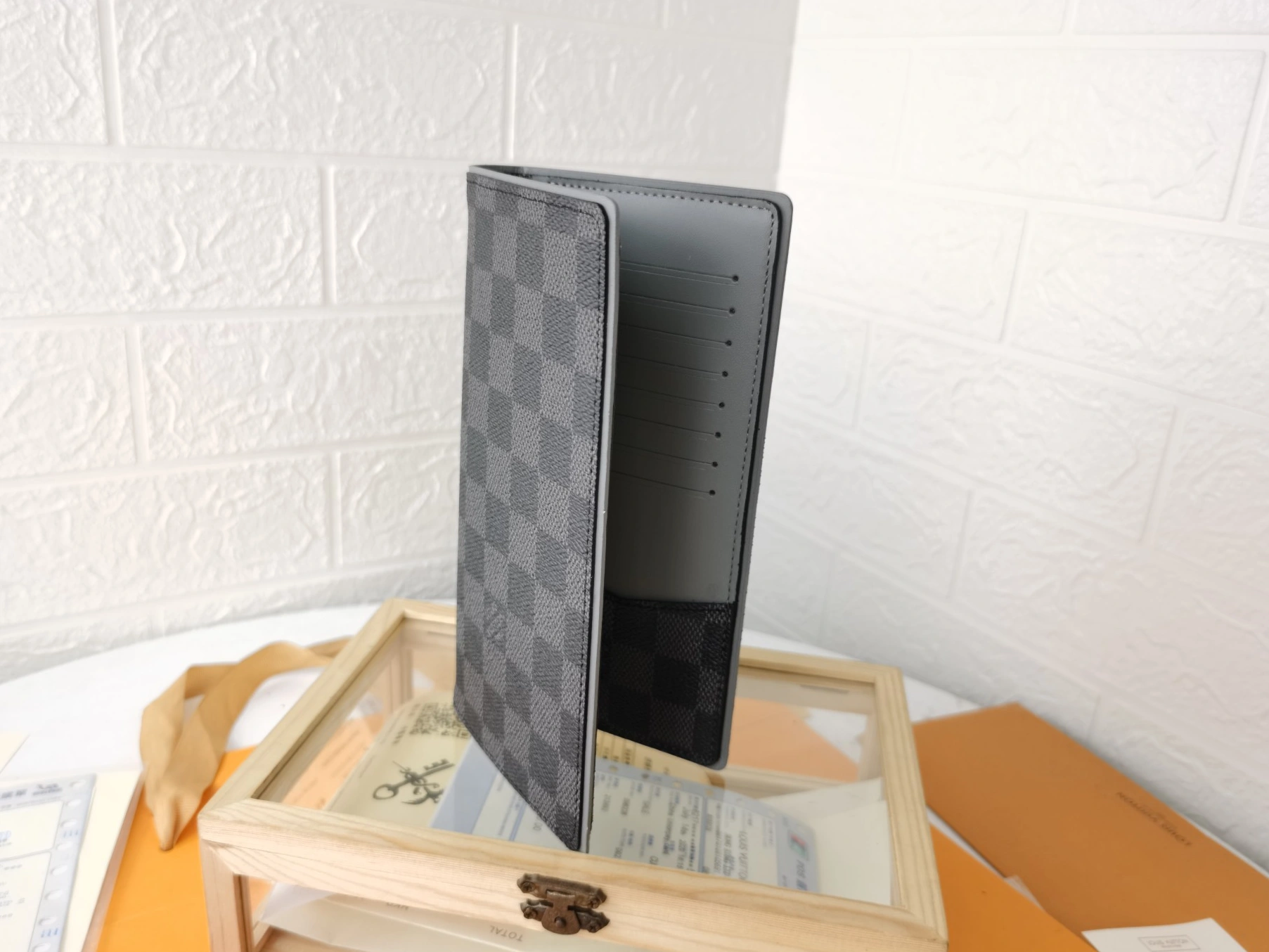 Versatile 4132 Louis Vuitton LV Card Case For Unisex - Image 4