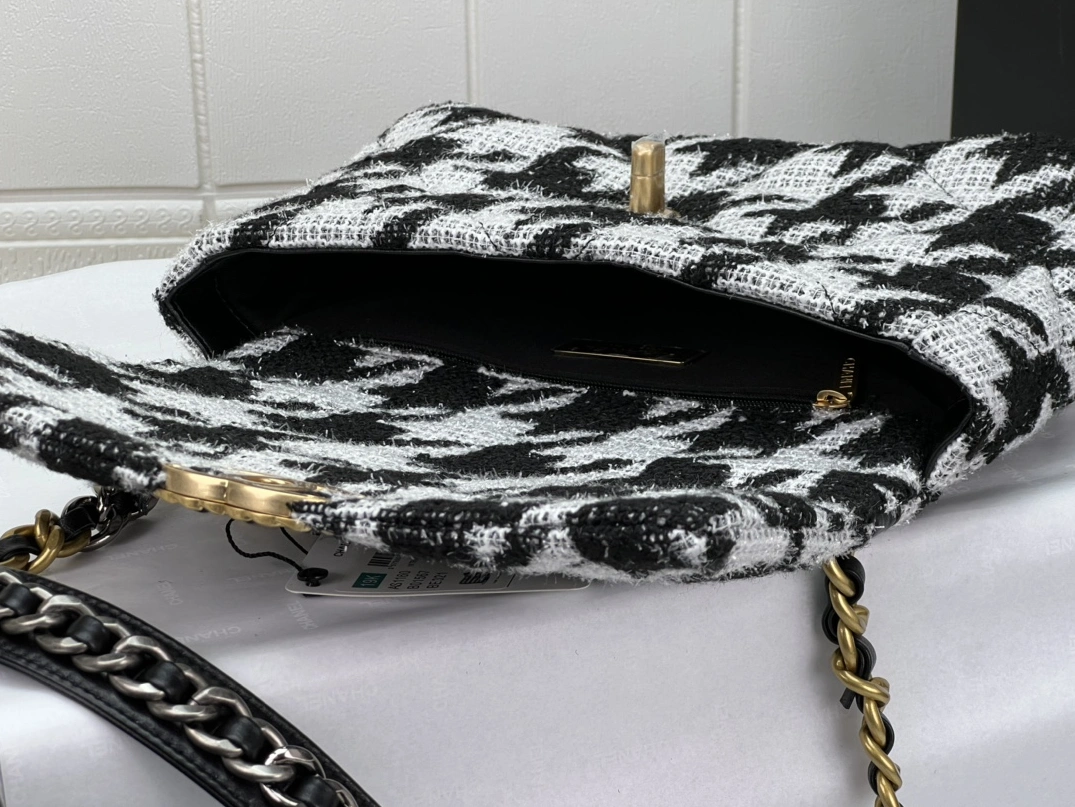 Versatile 5995 Chanel AAA Quality Messenger Bags For Women - Image 6