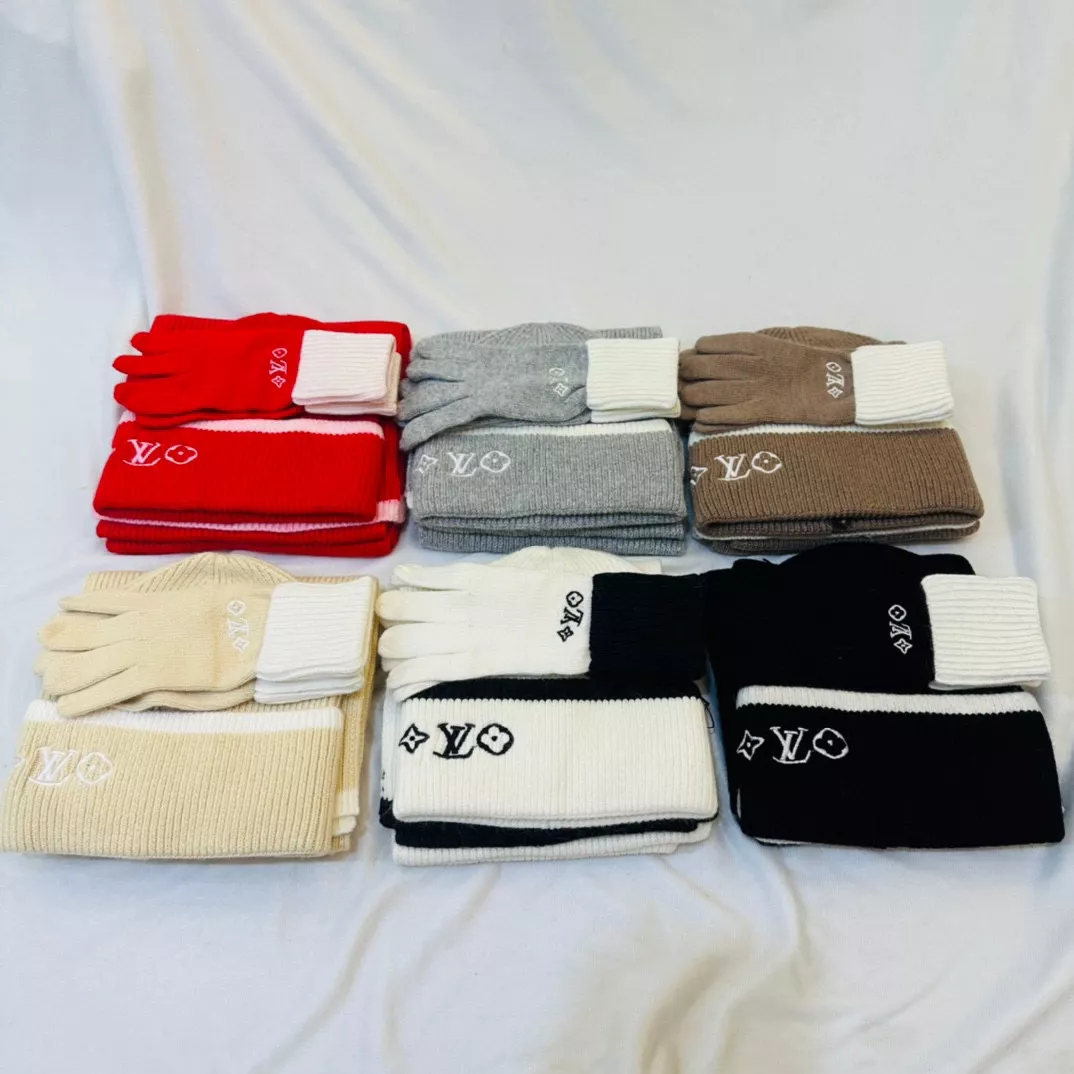 Versatile 7834 Louis Vuitton LV Hat and Scarf and Glove Set