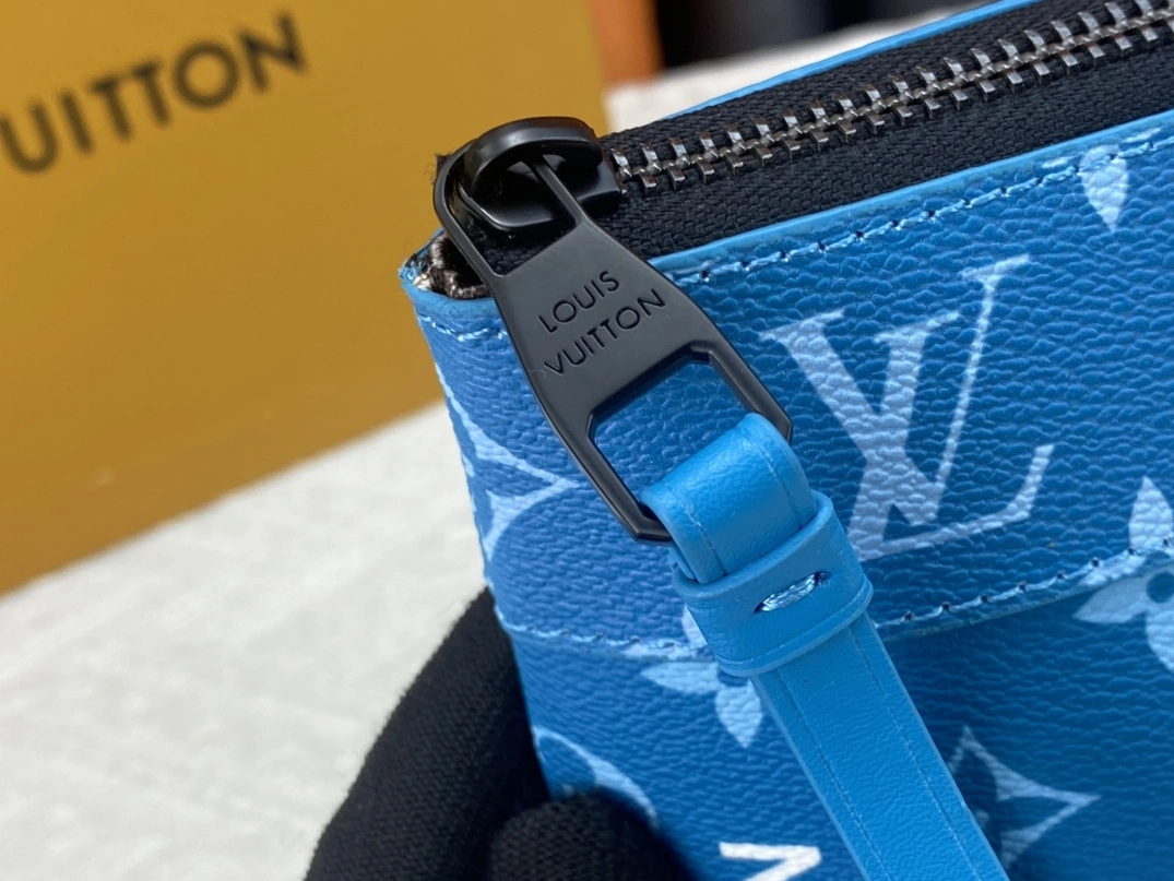 Versatile 8153 Louis Vuitton LV Wallets For Unisex - Image 6