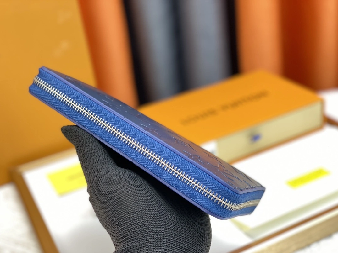 Vibrant 1273 Louis Vuitton LV Wallets - Image 4