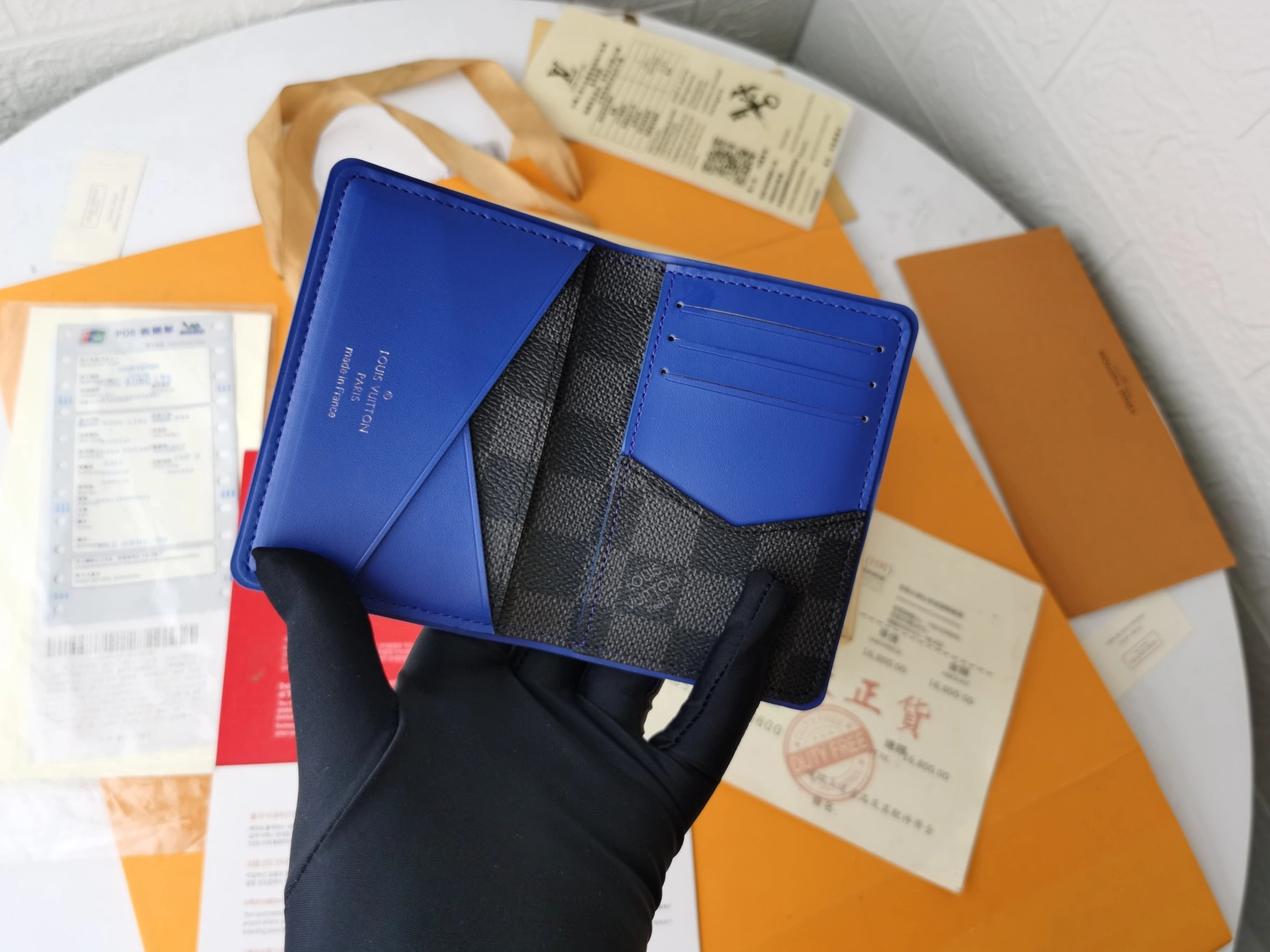 Vibrant 1713 Louis Vuitton LV Card Case For Unisex - Image 5