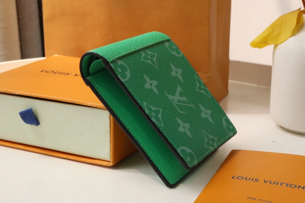 Vibrant 2398 Louis Vuitton LV Wallets - Image 3