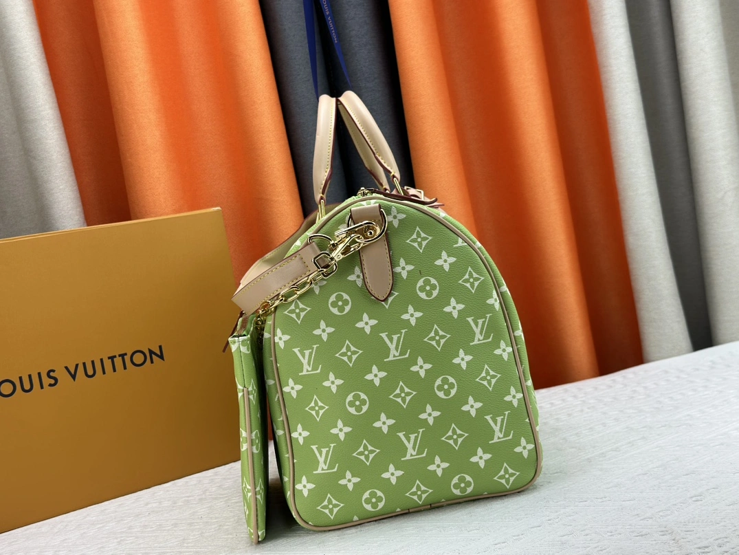 Vibrant 5253 Louis Vuitton Travel Bags - Image 3