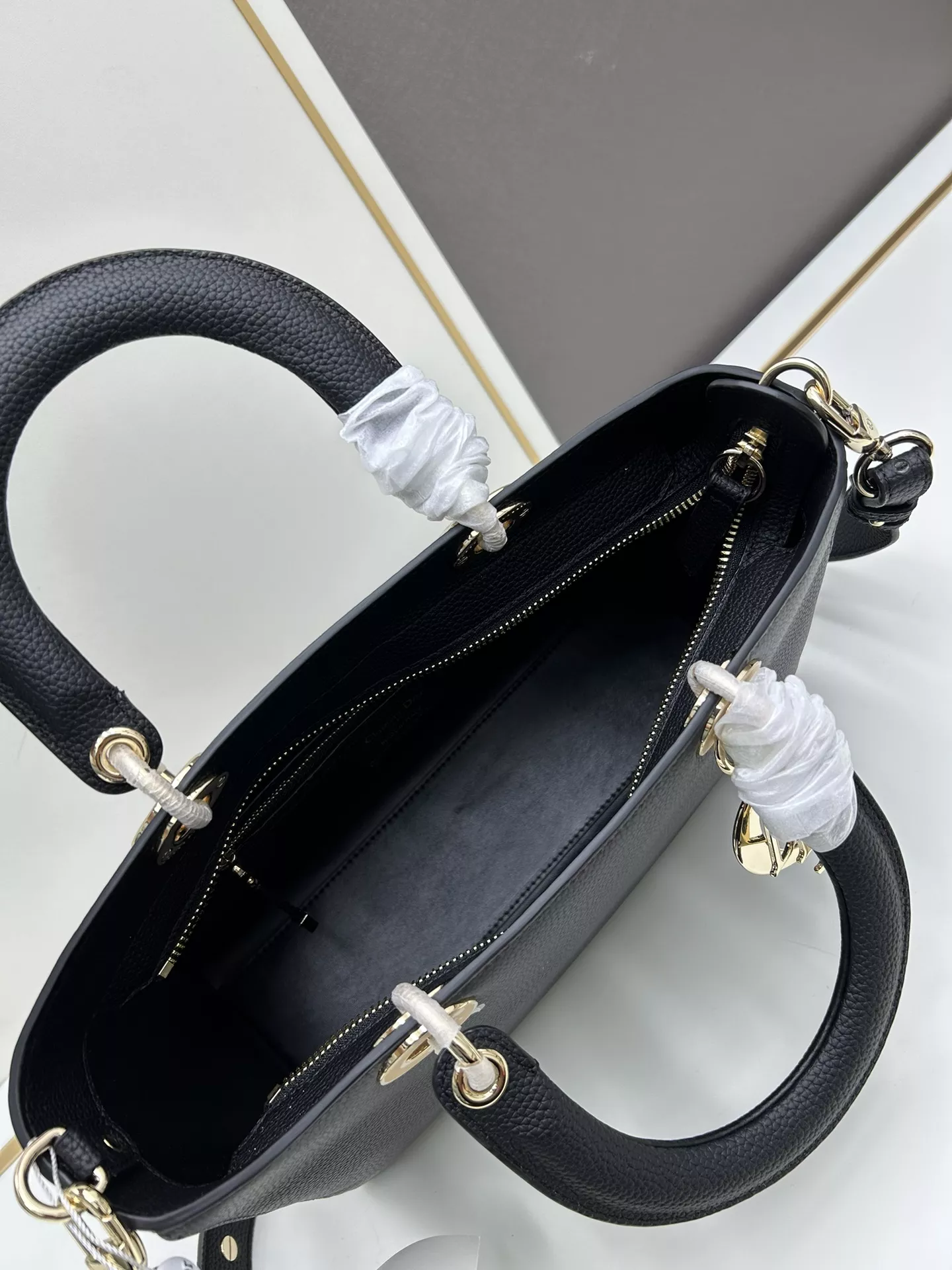 Vibrant 8402 Christian Dior AAA Quality Handbags For Women - Image 7