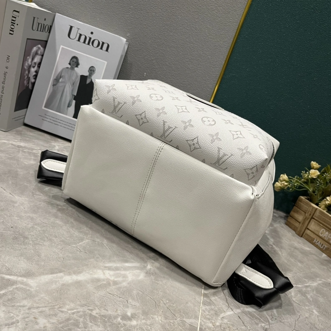 WellDesigned 5633 Louis Vuitton AAA Quality Backpacks For Unisex - Image 4