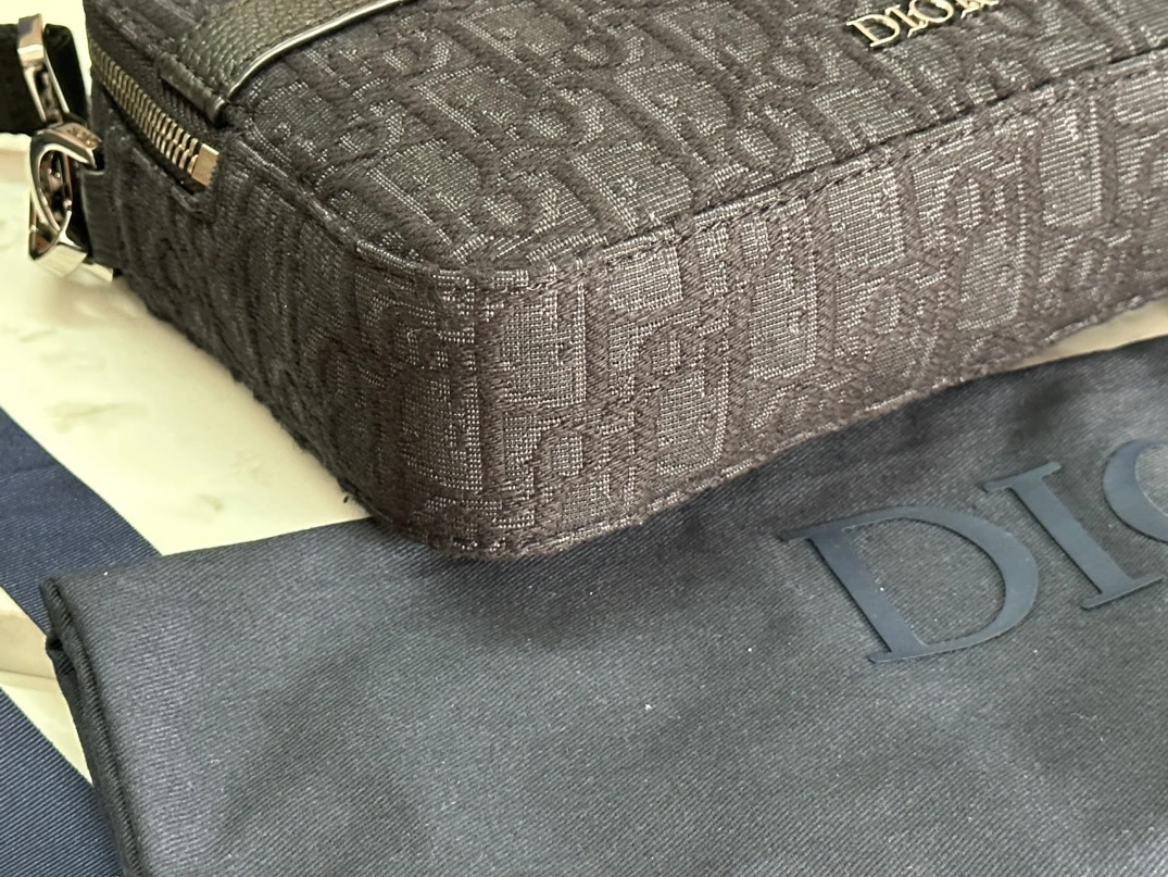 WellDesigned 9909 Christian Dior AAA Man Messenger Bags - Image 5