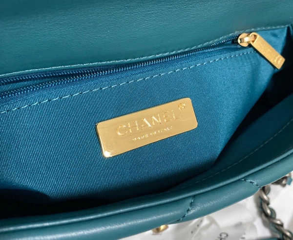 CHANEL 19 FLAP BAG DailyWear 44 - Image 10