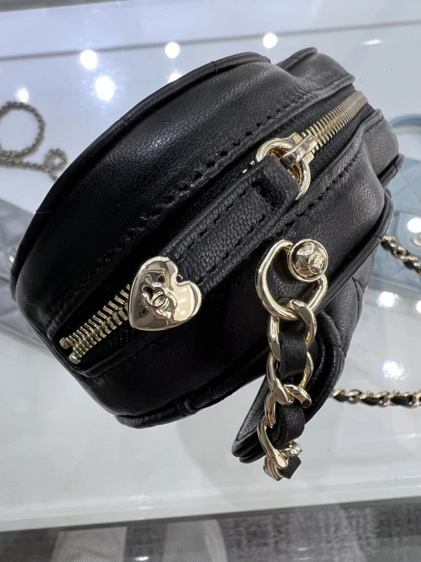 CHANEL HEART CHANELUTCH WITH CHAIN NewStyle 1785 - Image 7