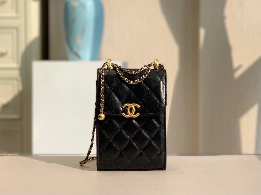 CHANEL PHONE HOLDER WITH CHAIN UrbanStyle 550