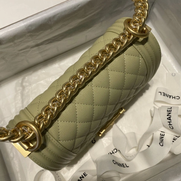Fashionable CHANEL BOY BAG 220 - Image 5