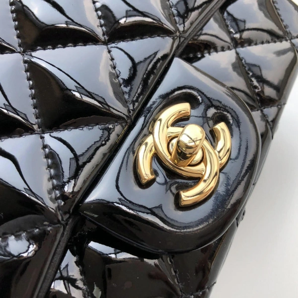 CHANEL FLAP BAG 17CM Comfortable 792 - Image 6