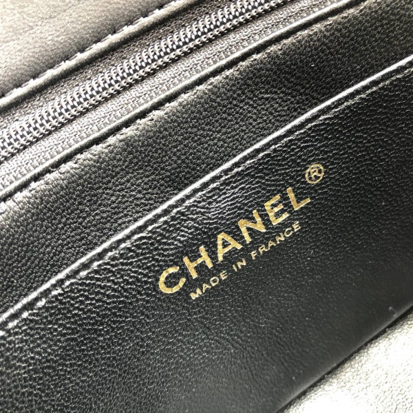 CHANEL FLAP BAG 17CM Comfortable 792 - Image 10