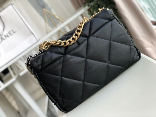 CHANEL 19 FLAP BAG StreetReady 103 - Image 3