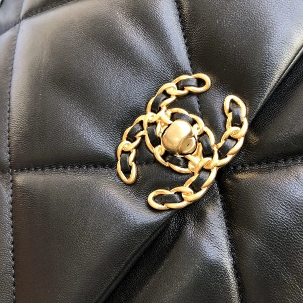 CHANEL 19 FLAP BAG StreetReady 103 - Image 5