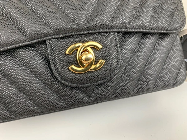 CHANEL FLAP BAG Comfortable 692 - Image 4