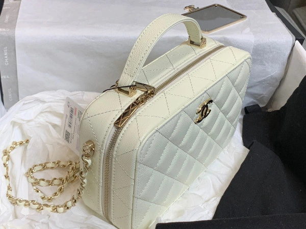 Fashionable CHANEL VANITY CASE 1238 - Image 5