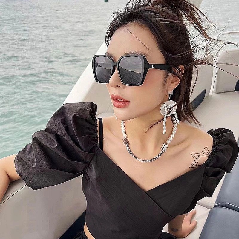 Dior D7732 Square Sunglasses In Black - Image 3