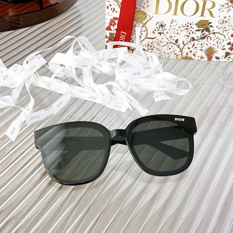 Dior DIOR8067 Butterfly Sunglasses - Image 8